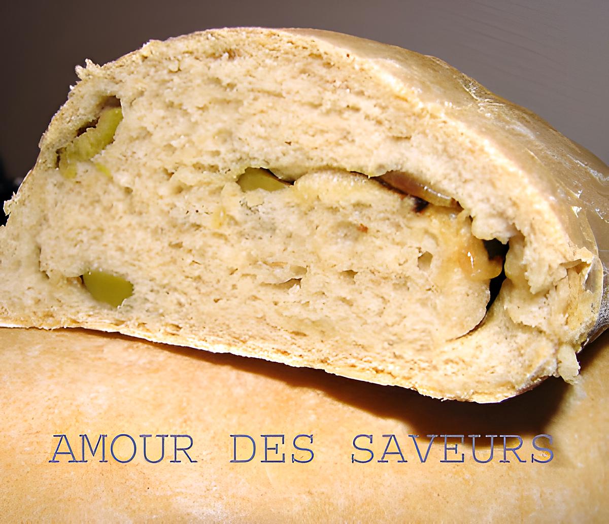 recette PAIN DE CAMPAGNE A L'OIGNON ET AUX OLIVES