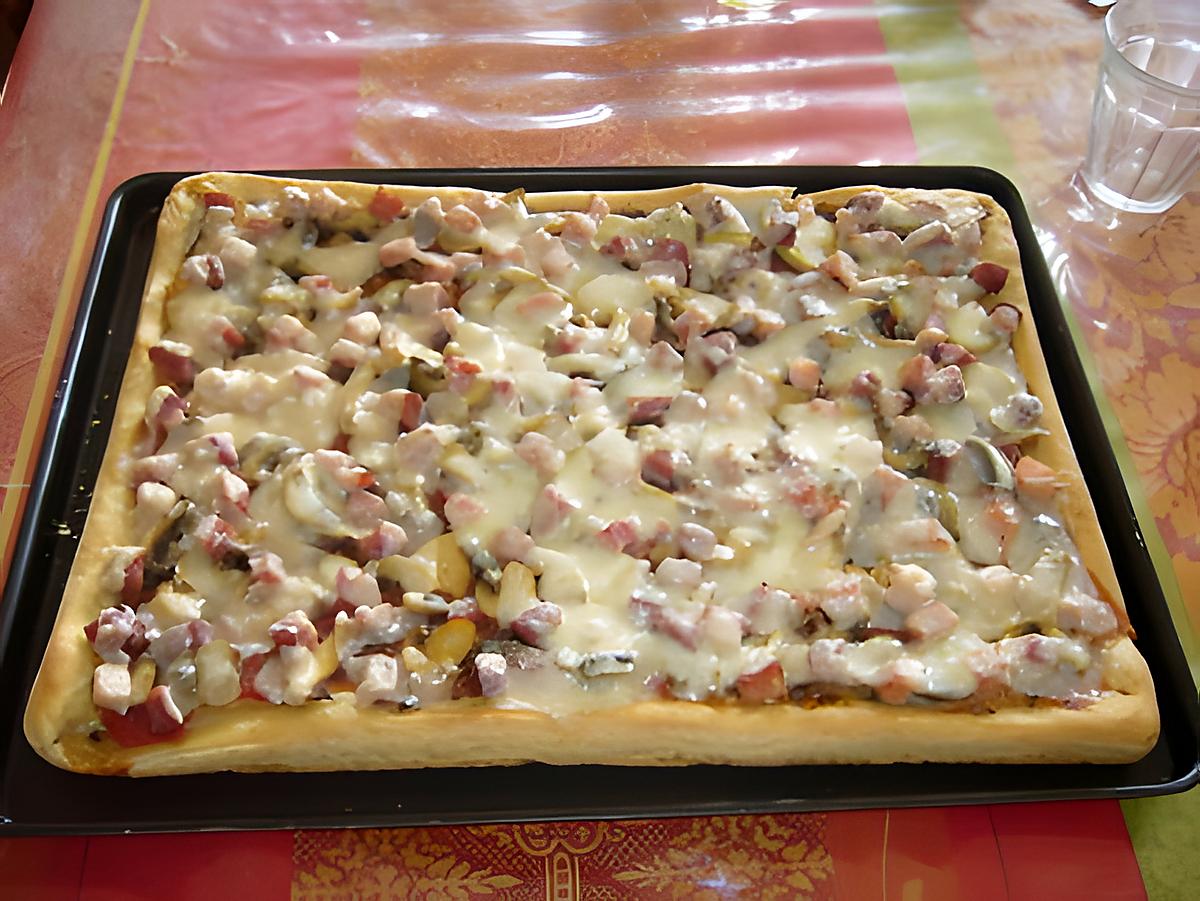 recette Pâte à pizza au thermomix et sa garniture jambon/champignons/tomates