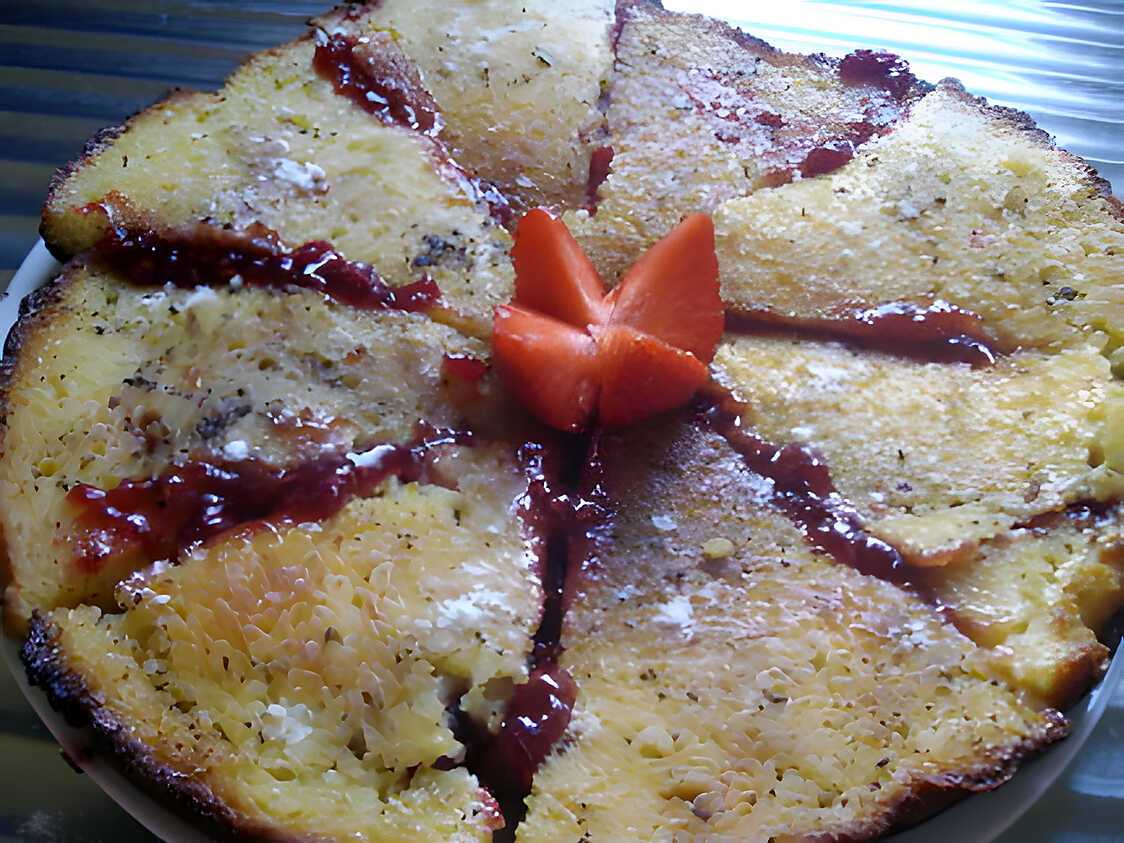 Gateau au yaourt et confiture de framboise.