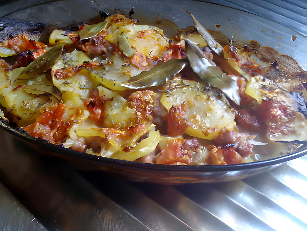 recette Gratin dePommes de terre tomates et chair à saucisse.