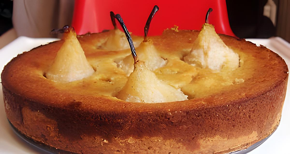 recette TARTE FONDANTE AUX AMANDES ET POIRES POCHEES EN PIQUENCHÂGNE