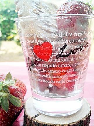 recette Verrine de mousse au chocolat et dés de fraises