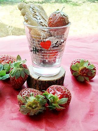 recette Verrine de mousse au chocolat et dés de fraises