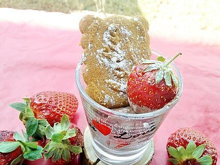 recette Verrine de mousse au chocolat et dés de fraises