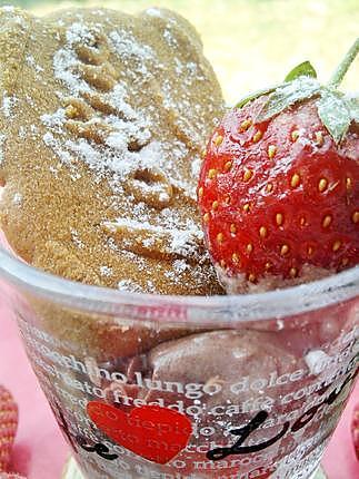 recette Verrine de mousse au chocolat et dés de fraises