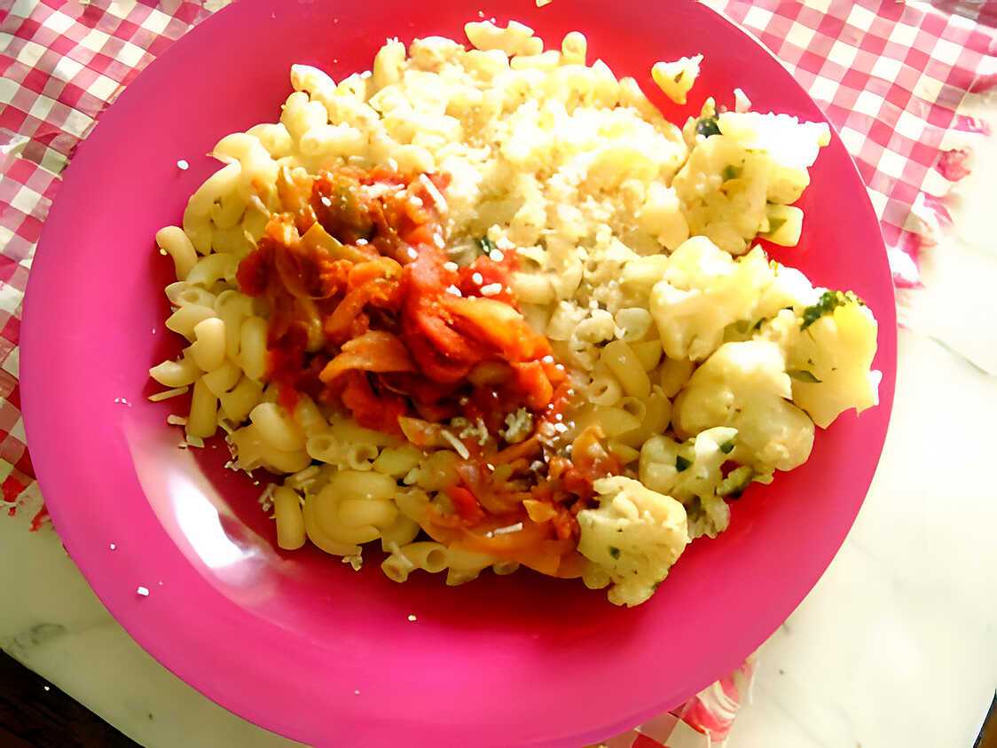 Recette de Pâtes au chou-fleur et sauce tomate fraîche