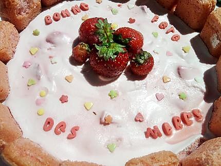 recette Ma charlotte au fraises et mascarpone pour la fetes de nos mamans 'une heureuse et joyeuse fetes à toutes les mamans'