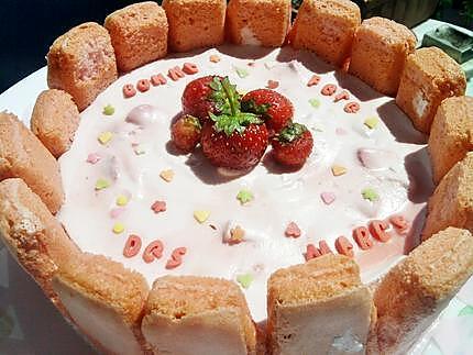 recette Ma charlotte au fraises et mascarpone pour la fetes de nos mamans 'une heureuse et joyeuse fetes à toutes les mamans'