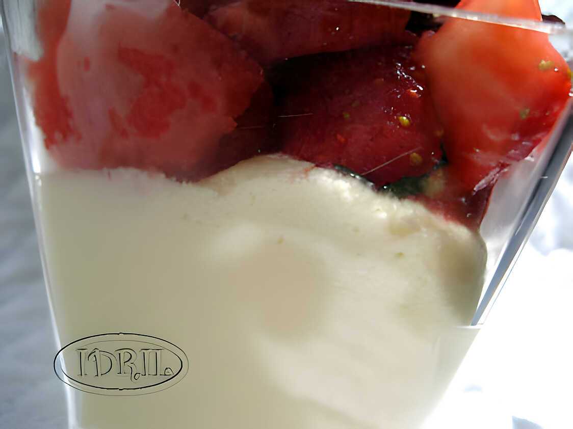 Verrine mousse chocolat blanc,sorbet fraises, soupe fraises menthe érable