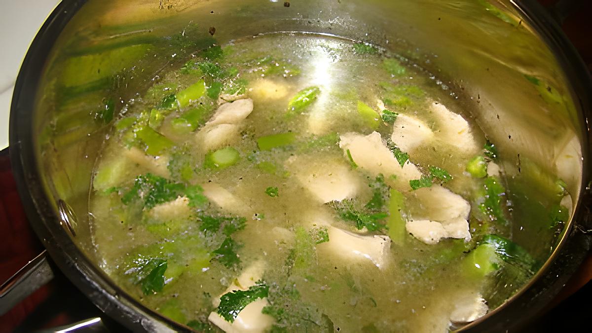 recette Soupe légère aux asperges et au poulet