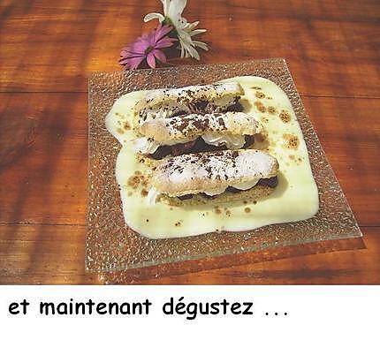 recette Biscuits cuillers garnies aux cerises, toblerone , chantilly sur lit de crème anglaise