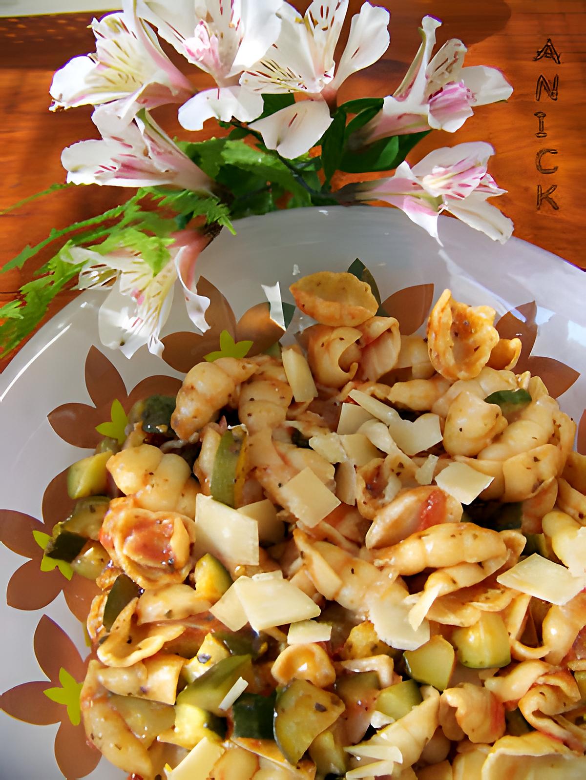 recette Salade de pâtes , courgettes, parmesan et basilic  au  wok