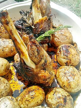 recette Souris d'agneau et ses pommes de terre confites aux epices à l'huile d'olive, miel et thym...  au four