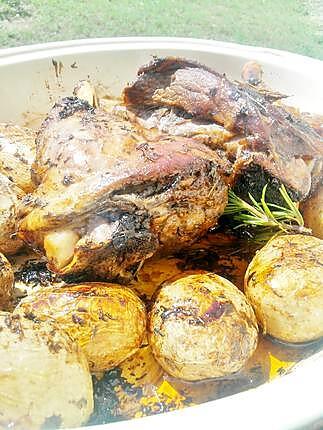 recette Souris d'agneau et ses pommes de terre confites aux epices à l'huile d'olive, miel et thym...  au four