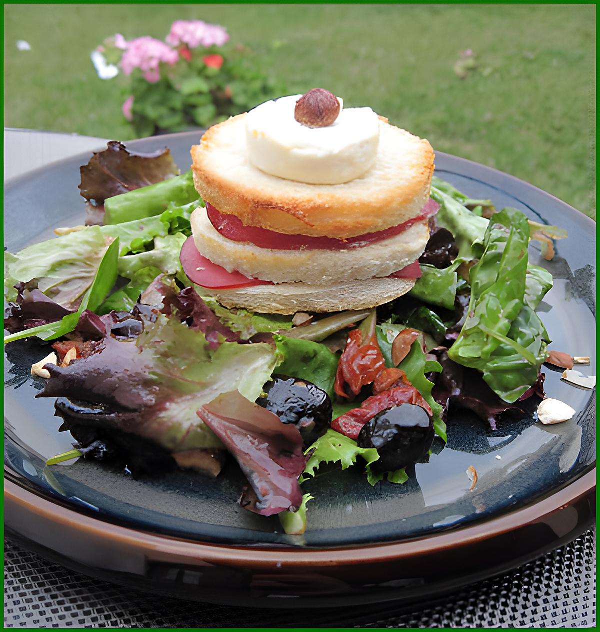 recette Salade aux tomates confites et croque monsieur chèvre-bacon façon millefeuille