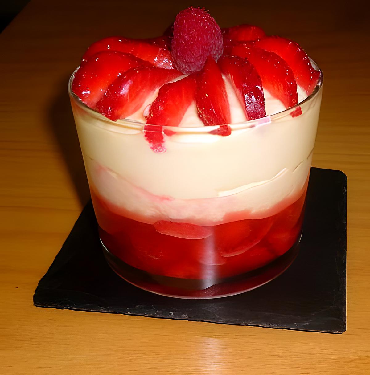 recette MOUSSE A L'AMANDE ET COMPOTEE DE FRAISES