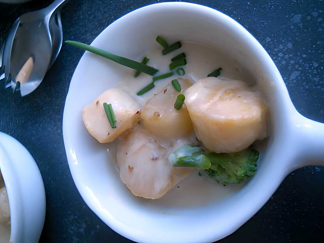 Recette de Noix de pétoncles flambées à l’Armagnac, crème au poivre de