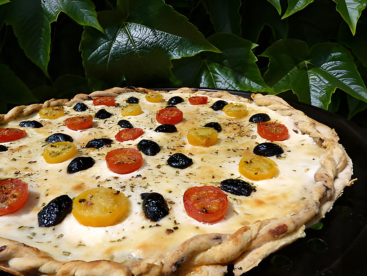 recette Pizza aux olives-tomates cerises et chèvre