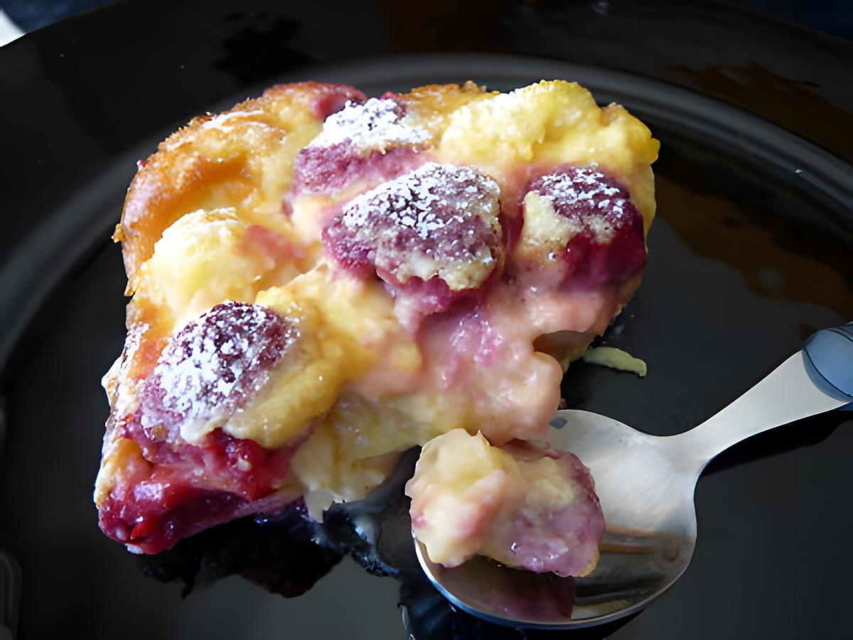 recette Clafoutis pêches-framboises,chocolat blanc et tonka