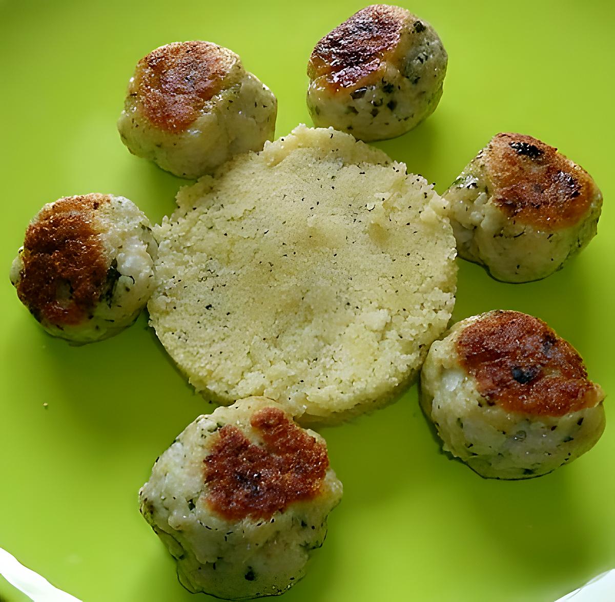 recette BOULETTES DE POISSON A LA CORIANDRE ET SEMOULE AU PAVOT