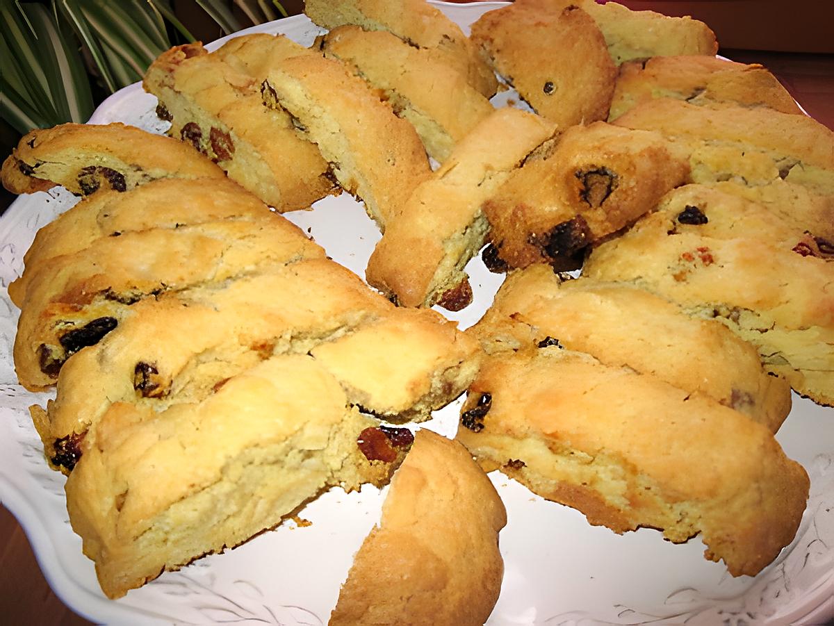 recette CRAQUANTS AUX AMENDES ET AUX RAISINS SECS