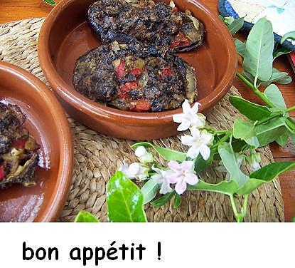 recette Aubergines  farcies au poivron rouge et  olives noires