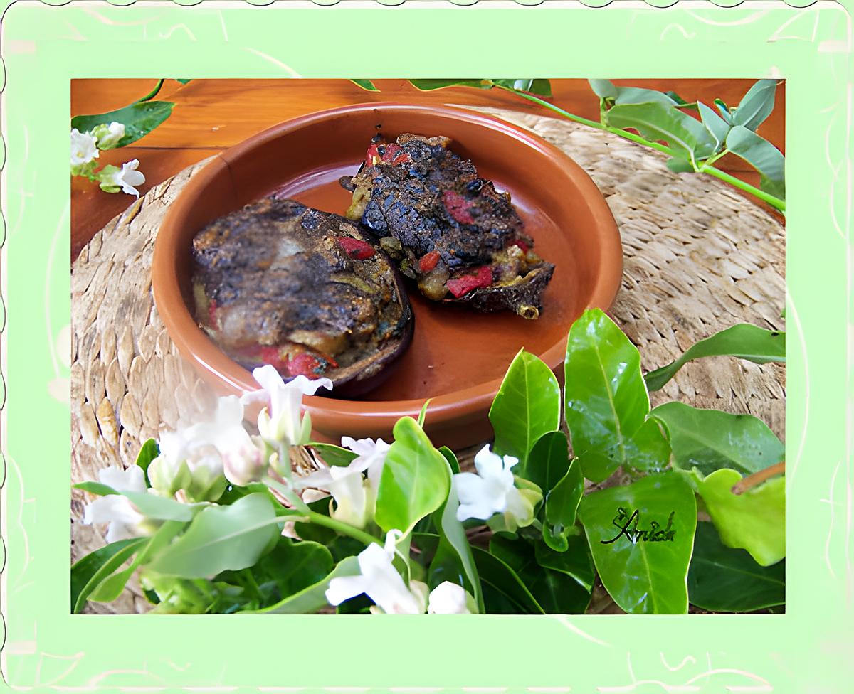 recette Aubergines  farcies au poivron rouge et  olives noires