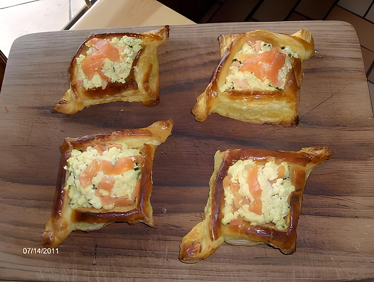 recette Feuilletés d'oeufs brouillés au saumon (recette de CScrim)