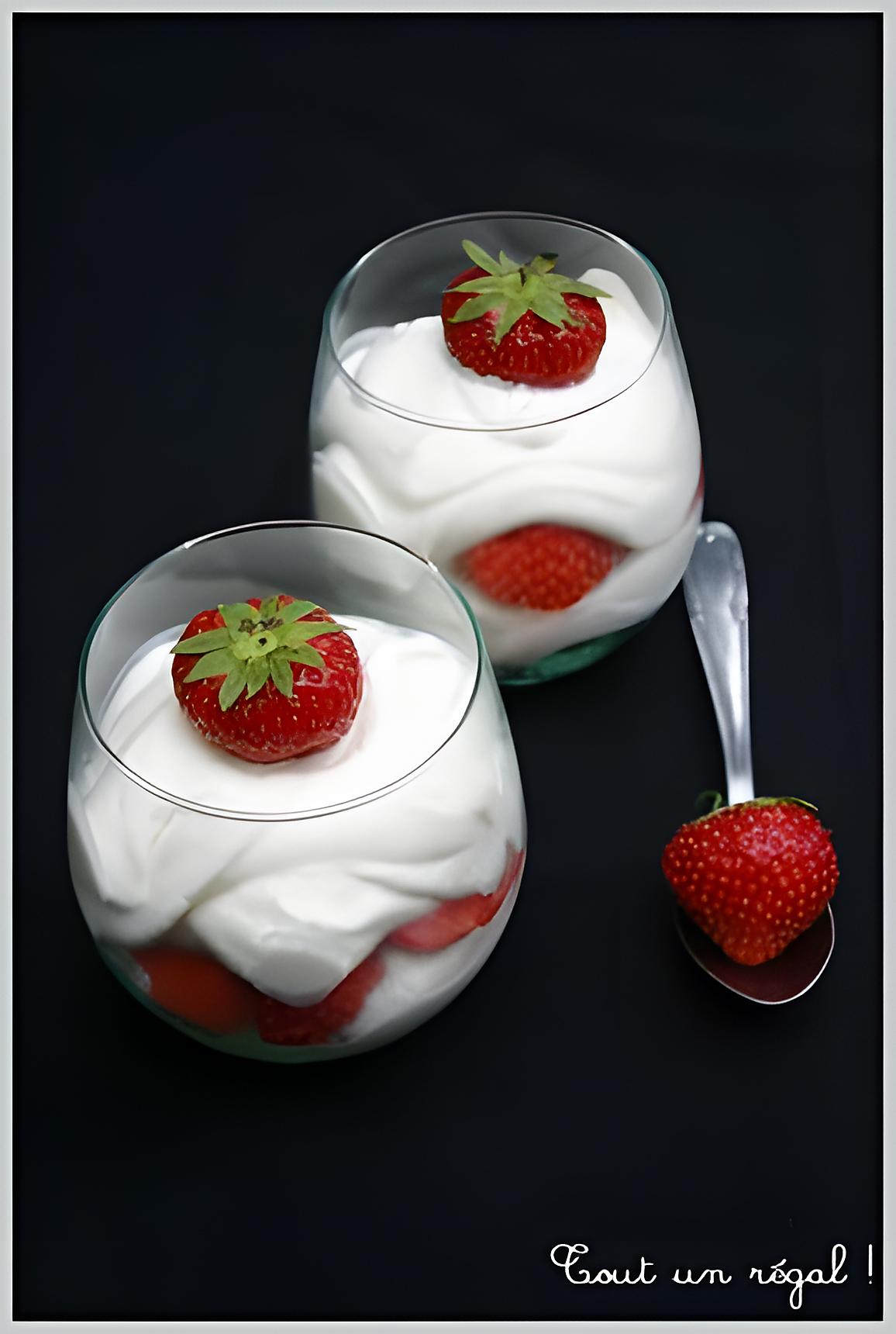 recette Tiramisu à la fraise et aux macarons vanille