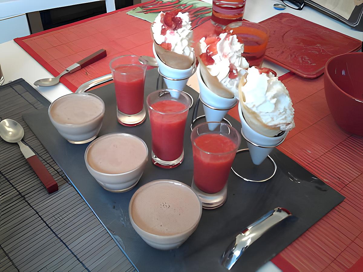 recette Petits cornets croquants vanille fraise avec son coulis et panna cotta au nutella