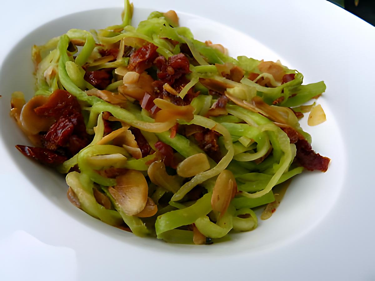 recette Spaghettis de courgettes aux tomates séchées et amandes