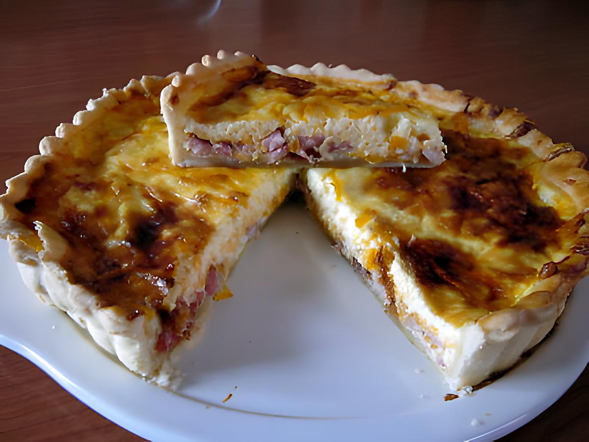 recette QUICHE AUX LARDONS FUMES ET A LA MIMOLETTE VIEILLE