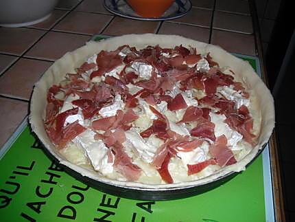 recette Tarte pommes de terre, coulommiers et jambon sec.