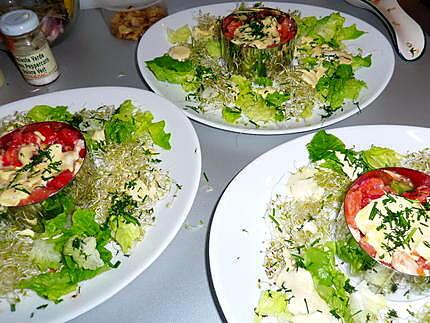 recette Salade de tomate - feta et lardons de saumon à l’alfalfa