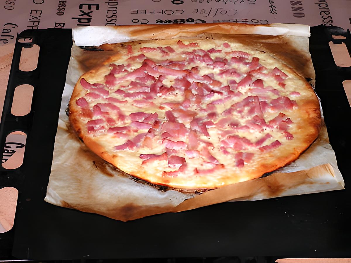 recette Pizza blanche aux lardons