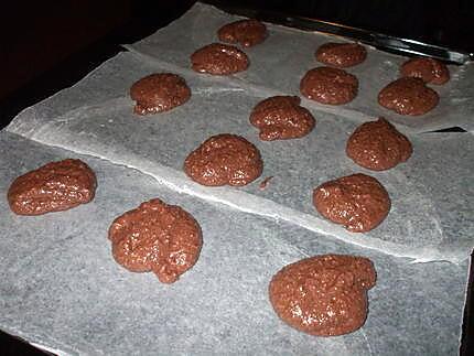 recette Macarons meringués... craquelés.... fondants. au chocolat....délicieux.....