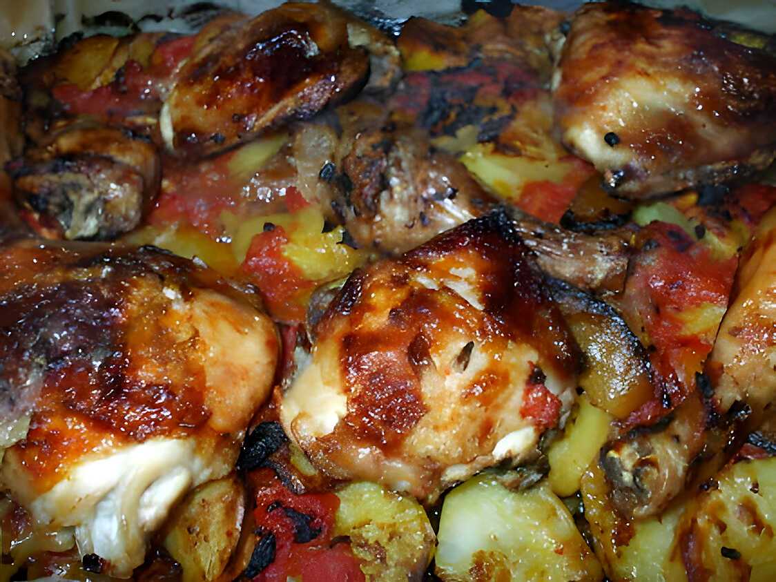 Recette de Poulet au four.... sur son lit de pommes de terre ...tomates ...
