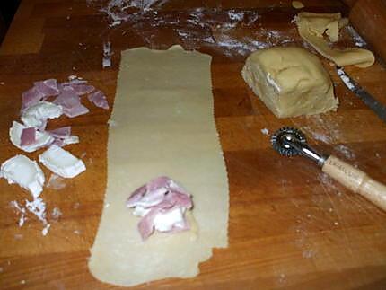 recette Empanadillas caseras... au fromage de chèvre et jambon blanc...( Cocas)...