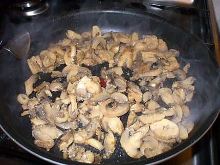 recette Escalopes de poulet à la crème ...champignons de paris.... accompagnées de riz thaï parfumé au jasmin...