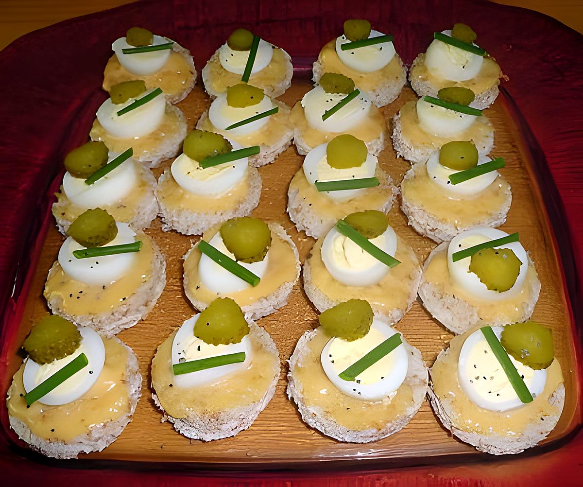 recette CANAPÉS AUX OEUFS DE CAILLE