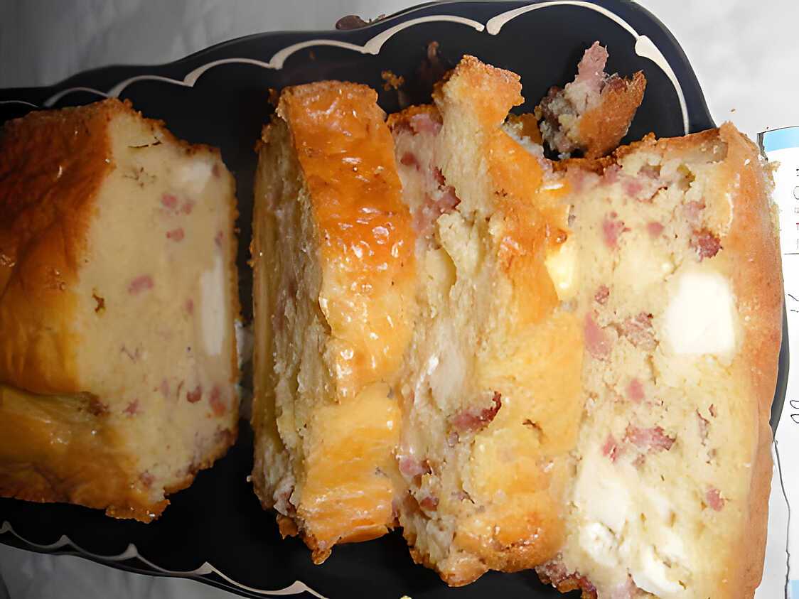 Recette de Cake aux allumettes de lardons et Kiri