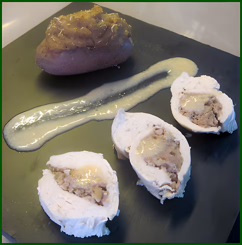 recette Suprêmes de poulet aux châtaignes et champignons, sauce au foie gras et sa pomme de terre farcie