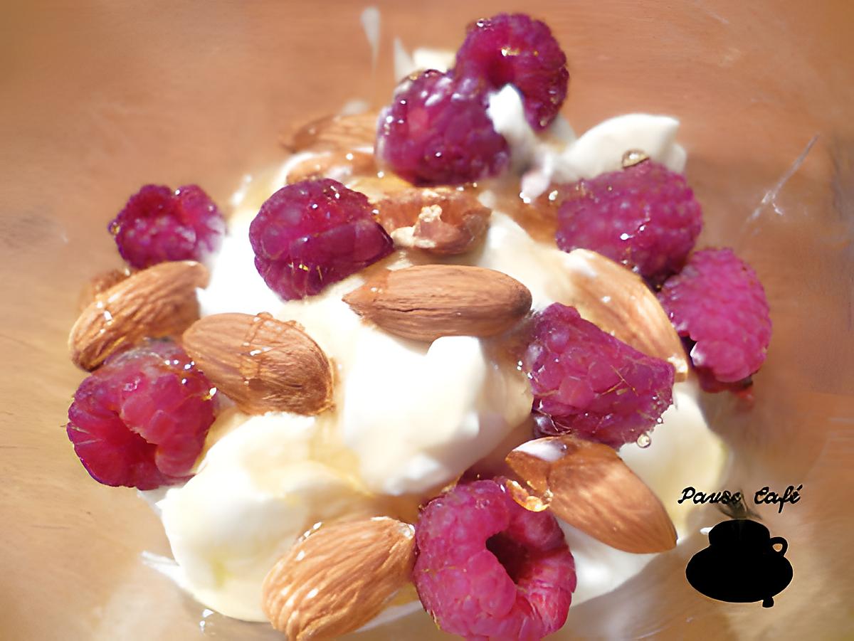 recette Yaourt amandes, framboises et miel