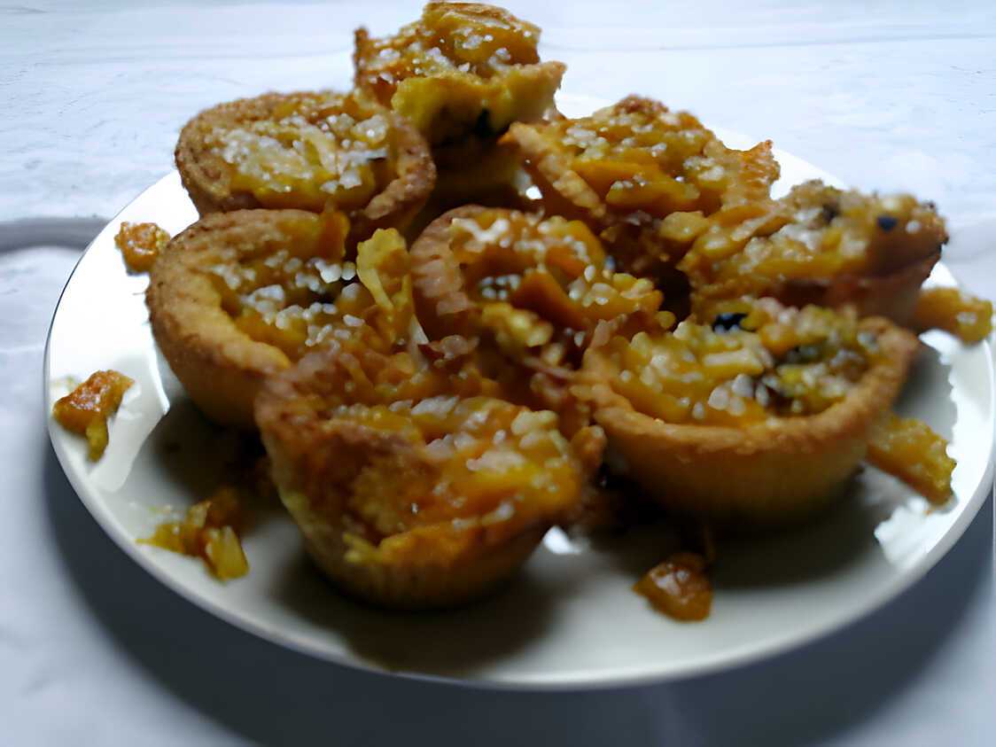 Muffins à la pate d 'amandes et confits de confiture d 'oranges