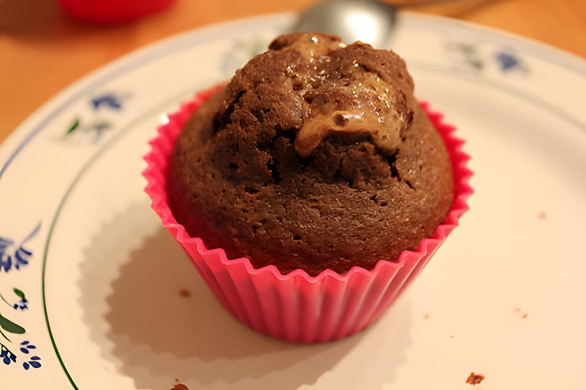 recette Gros muffins au chocolat avec son coeur praliné et au miel