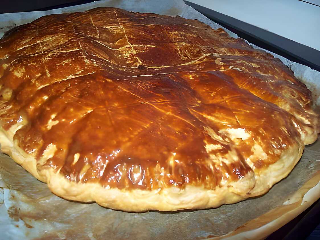 Galette onctueuse amande/pralin