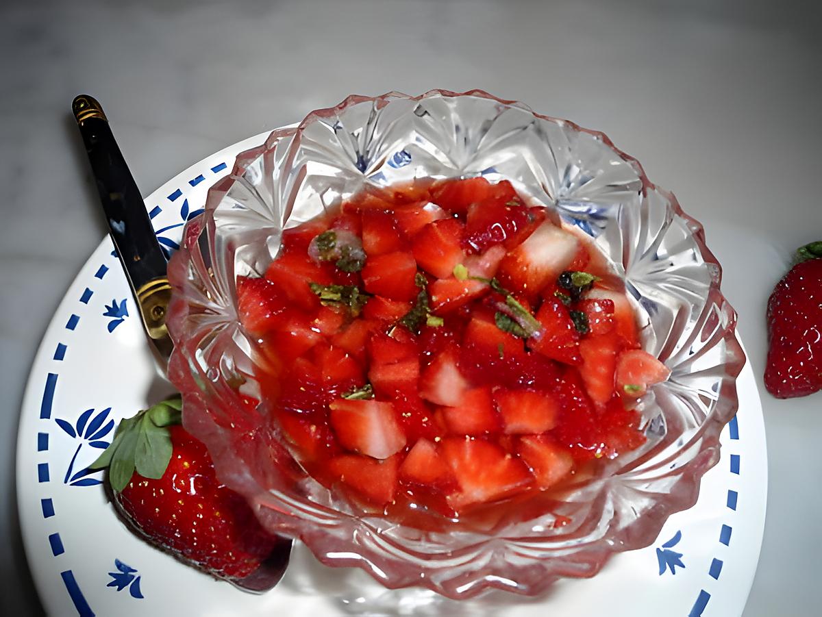 recette TARTARE DE FRAISES A LA MENTHE POIVRÉE