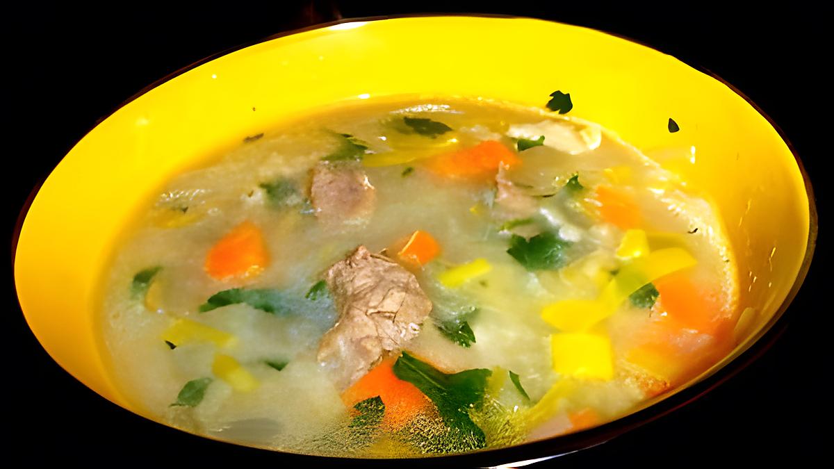 recette BROTH IRLANDAIS A L'AGNEAU Eh oui, encore une soupe irlandaise! Mais vous savez, les anglo-saxons font des excellents plats d'hiver.