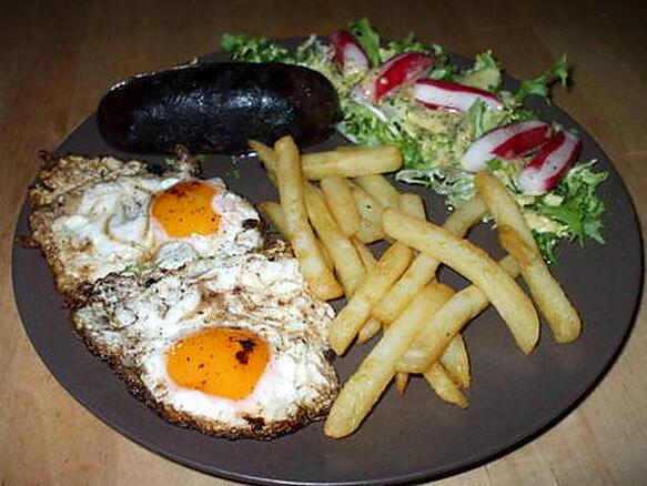 recette Plato Combinado....Morcillas con huevos....( Typique d'Espagne...)...Boudins aux oeufs...Plat complet... facil.... et rapide...