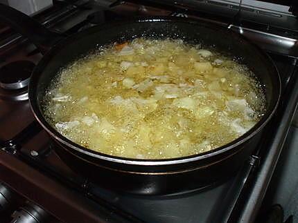 recette Tortilla de Patatas con Cebollas a la Española...( Omelette de P.d.terre  Espagnole aux oignons)... Délicieux...